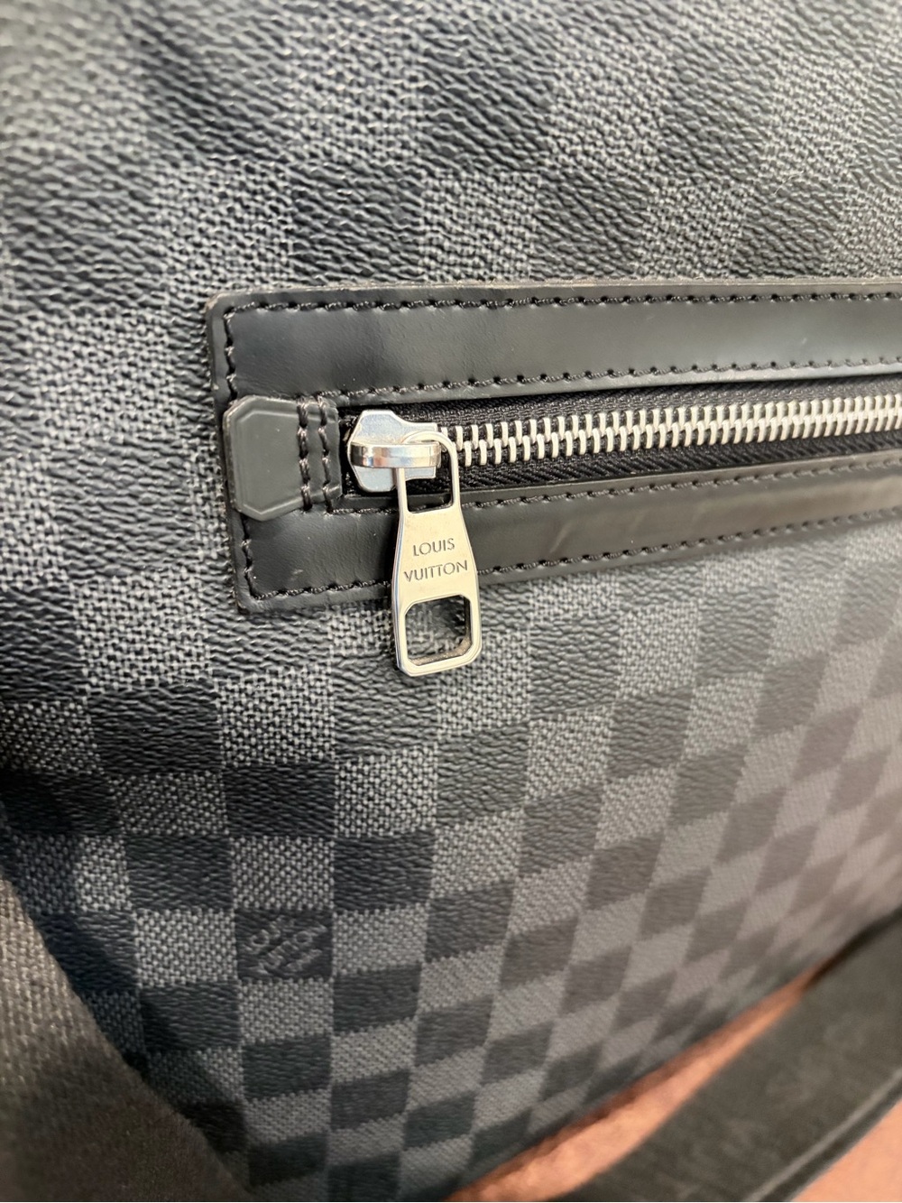 Louis Vuitton Mick GM Messenger Bag Damier Graphite Canvas Luxe Travel Crossbody - Picture 11 of 16